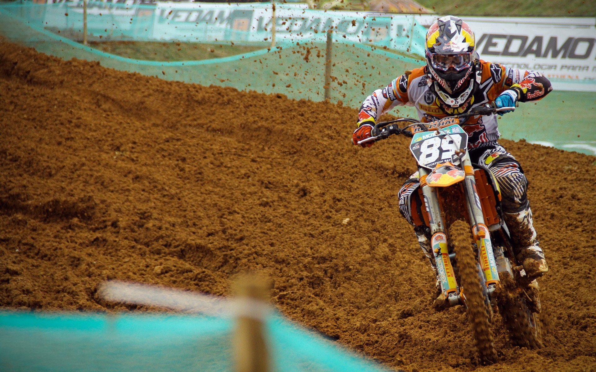 开云电竞入口-“弯道飞旋：漂移舞者的极致展演”，弯道漂移什么意思